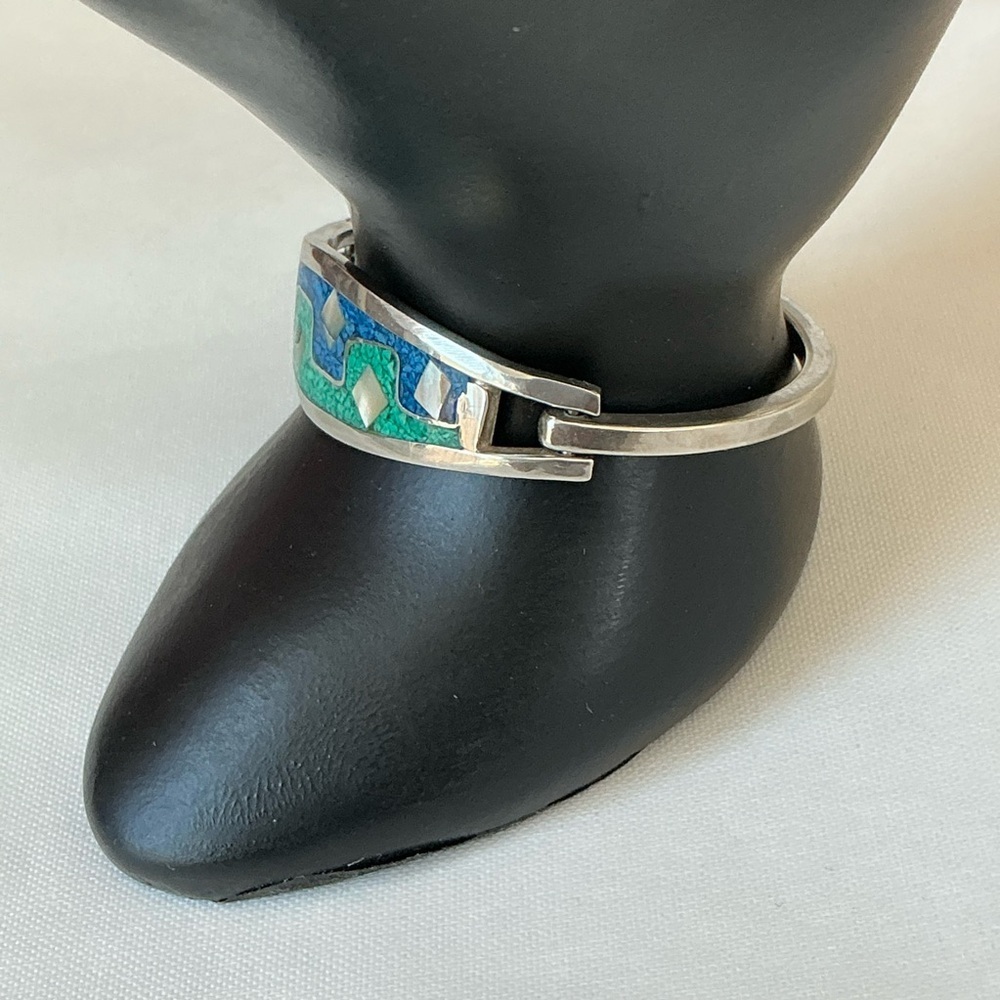 Taxco Sterling Silver Bracelet with Mother of Pearl and Crushed Malachite Inlay - Picture 2 of 8